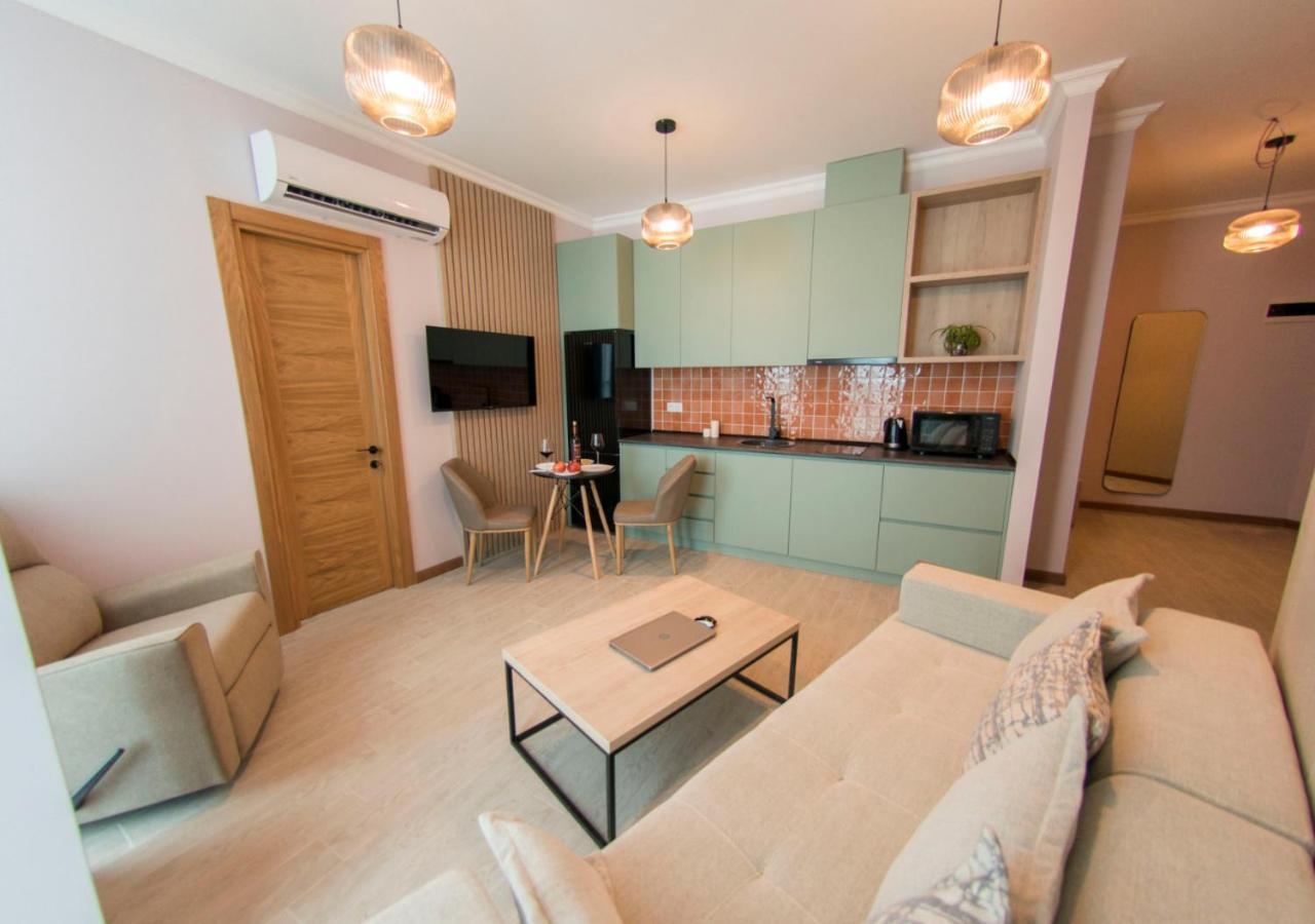 Season Suite Apart-Hotel Batoemi Buitenkant foto