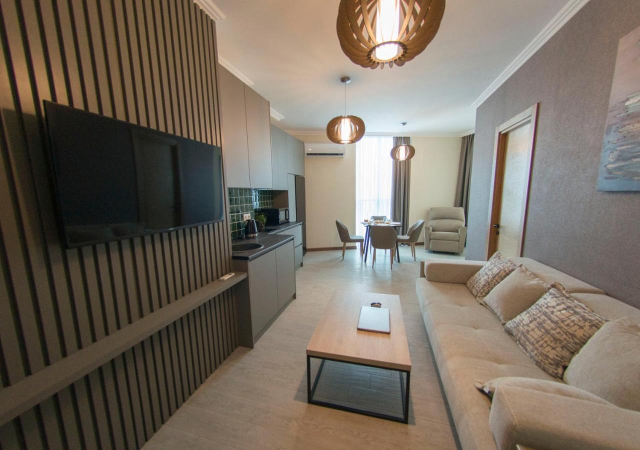Season Suite Apart-Hotel Batoemi Buitenkant foto
