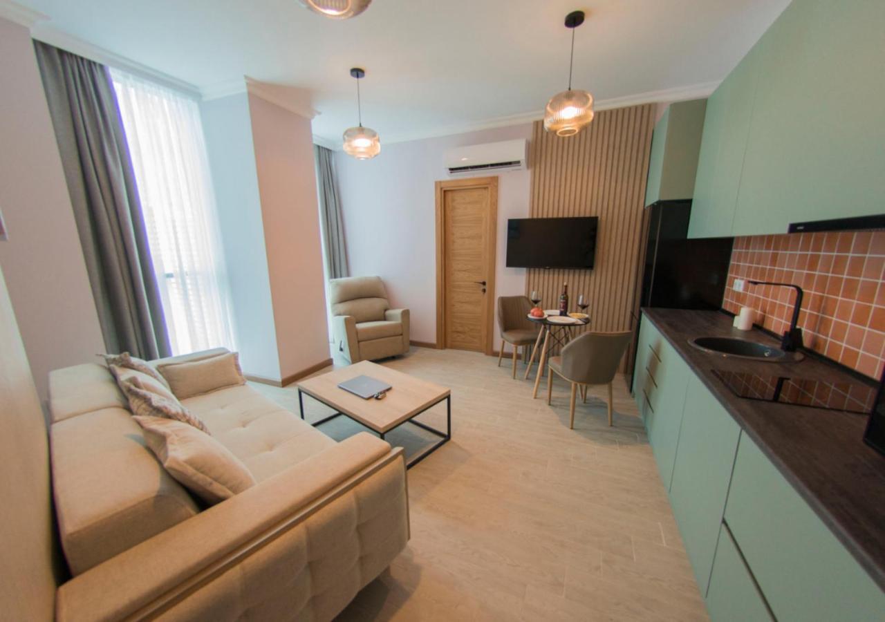 Season Suite Apart-Hotel Batoemi Buitenkant foto