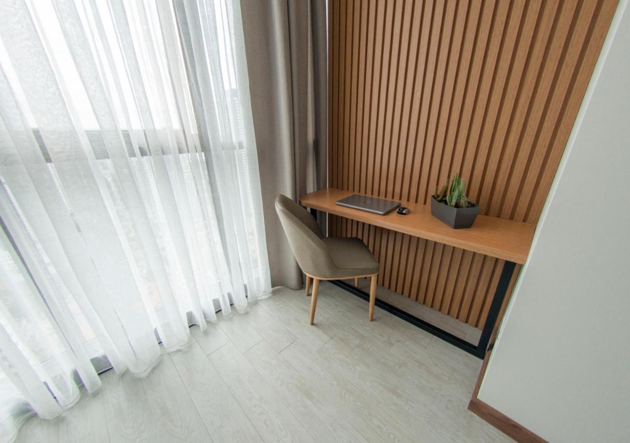 Season Suite Apart-Hotel Batoemi Buitenkant foto