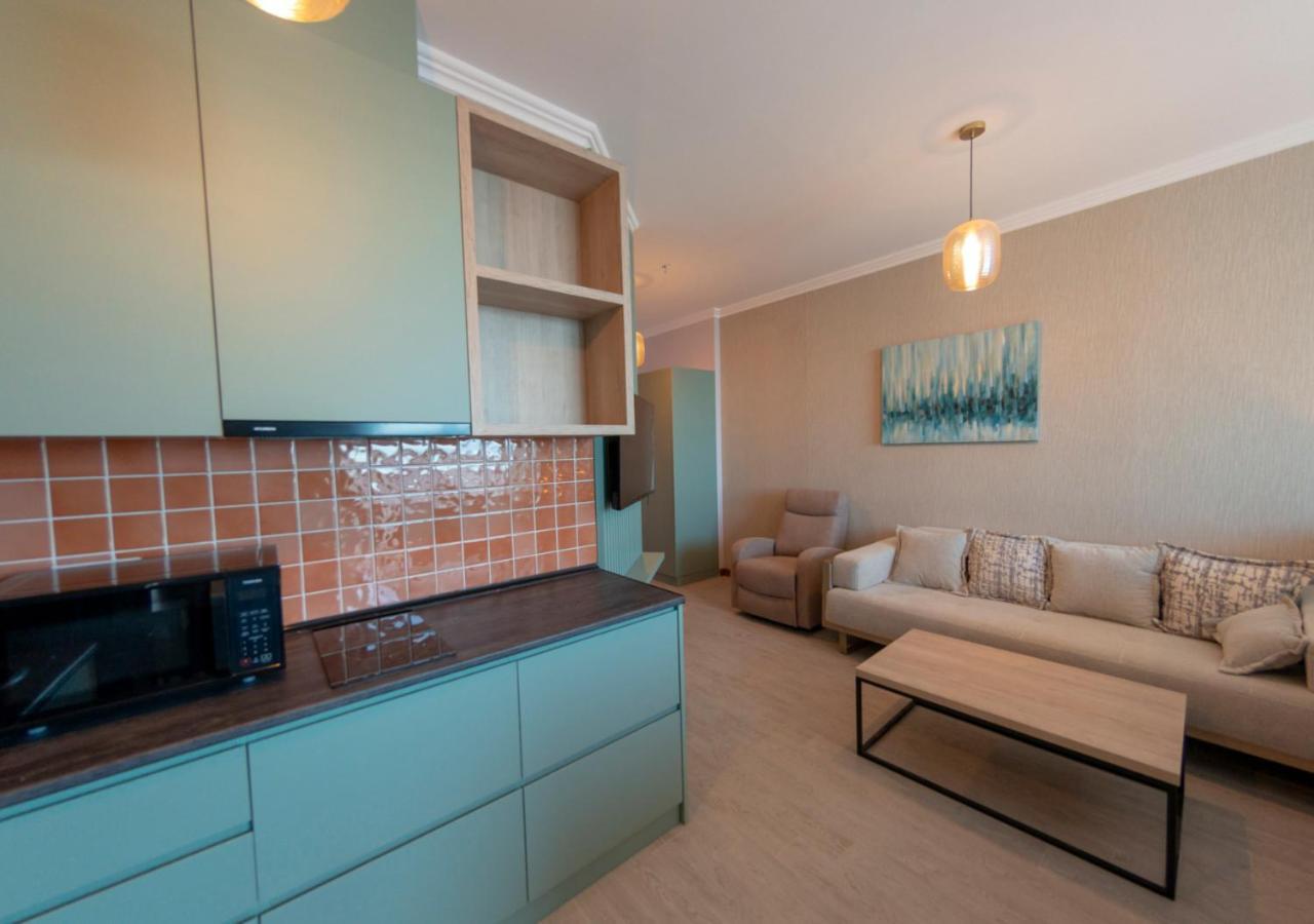 Season Suite Apart-Hotel Batoemi Buitenkant foto