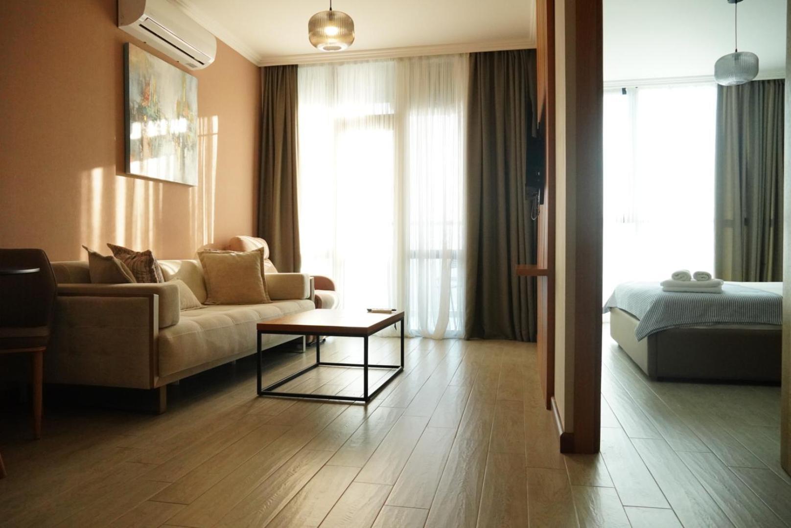 Season Suite Apart-Hotel Batoemi Buitenkant foto