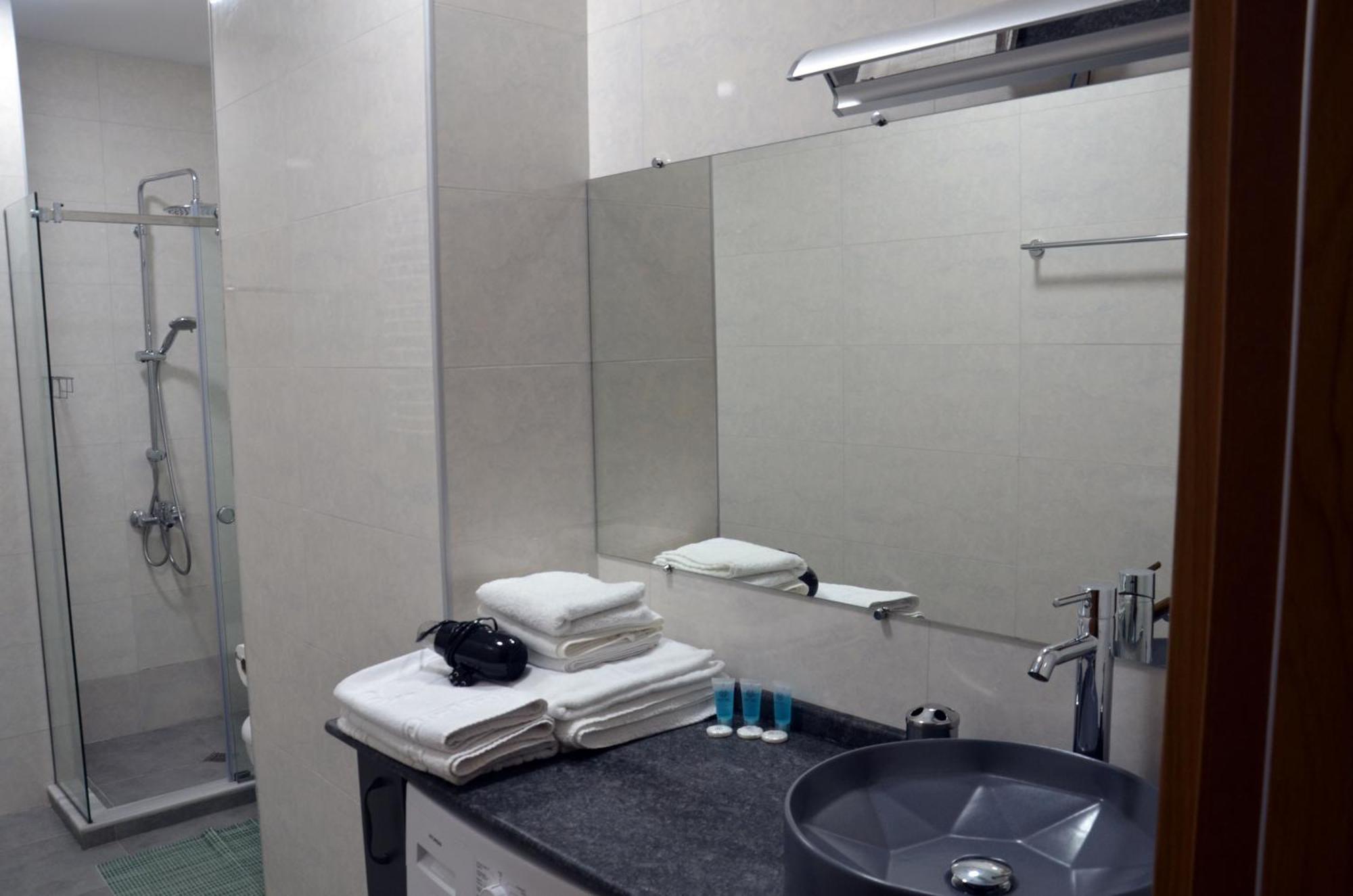 Season Suite Apart-Hotel Batoemi Buitenkant foto