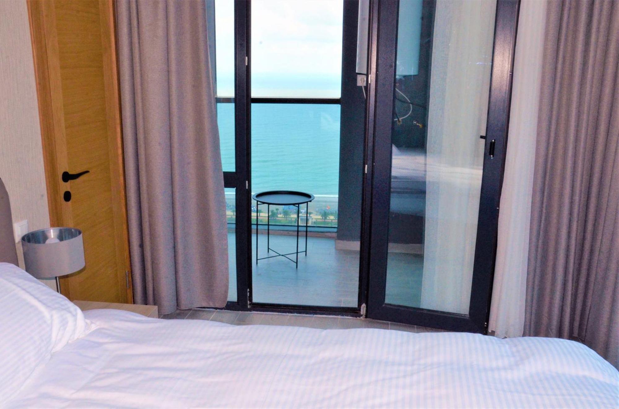 Season Suite Apart-Hotel Batoemi Buitenkant foto