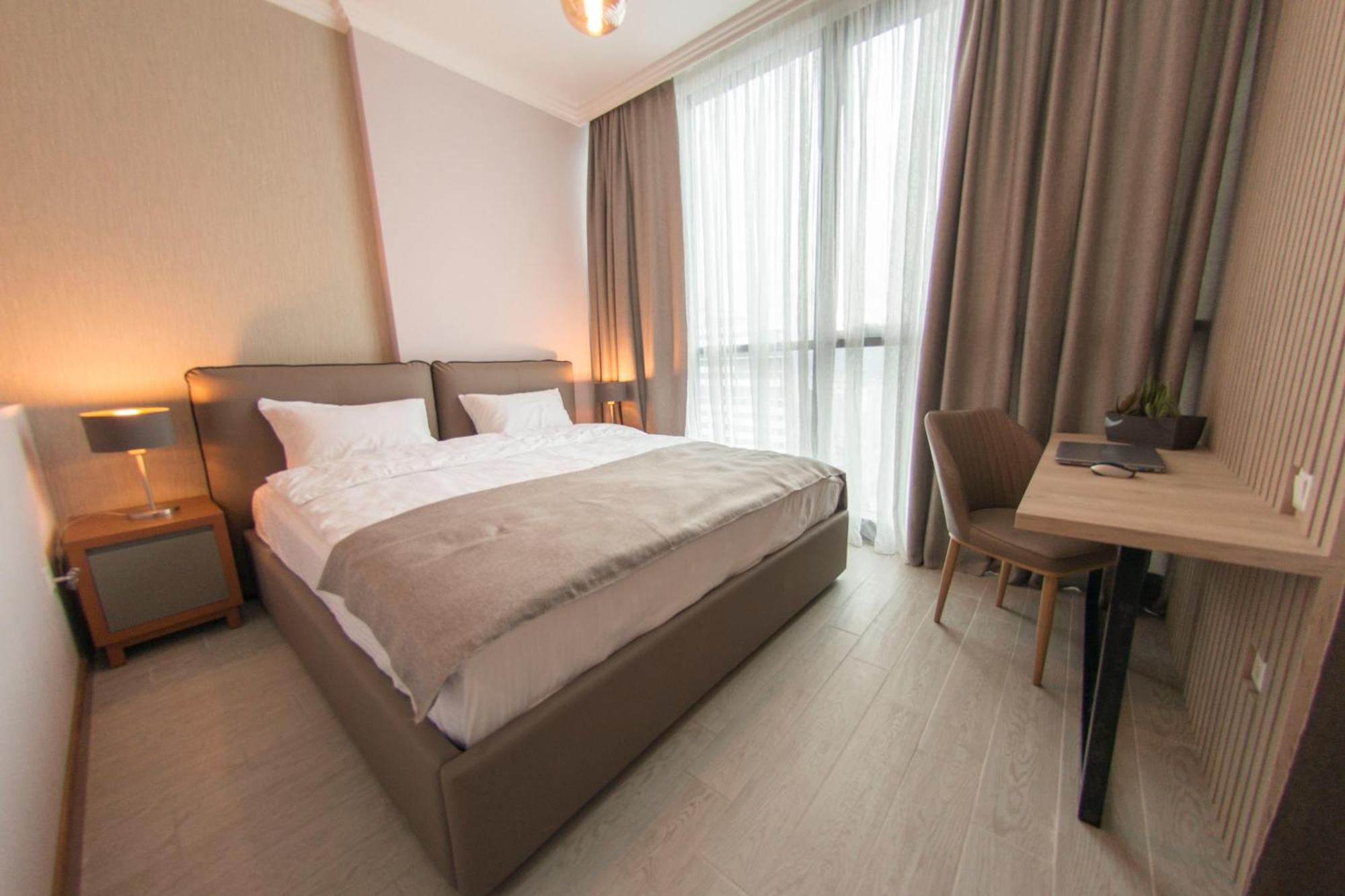 Season Suite Apart-Hotel Batoemi Buitenkant foto