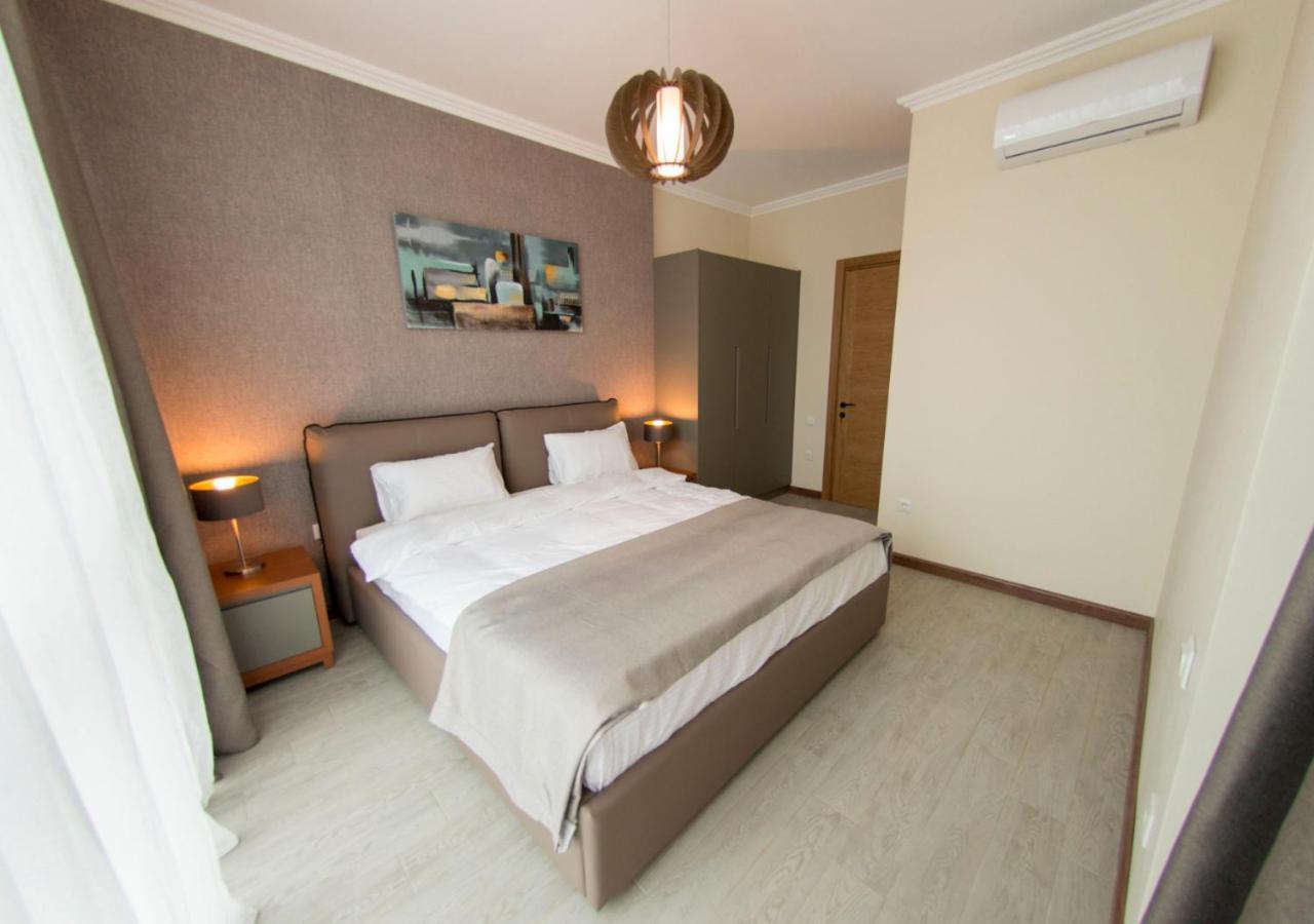 Season Suite Apart-Hotel Batoemi Buitenkant foto