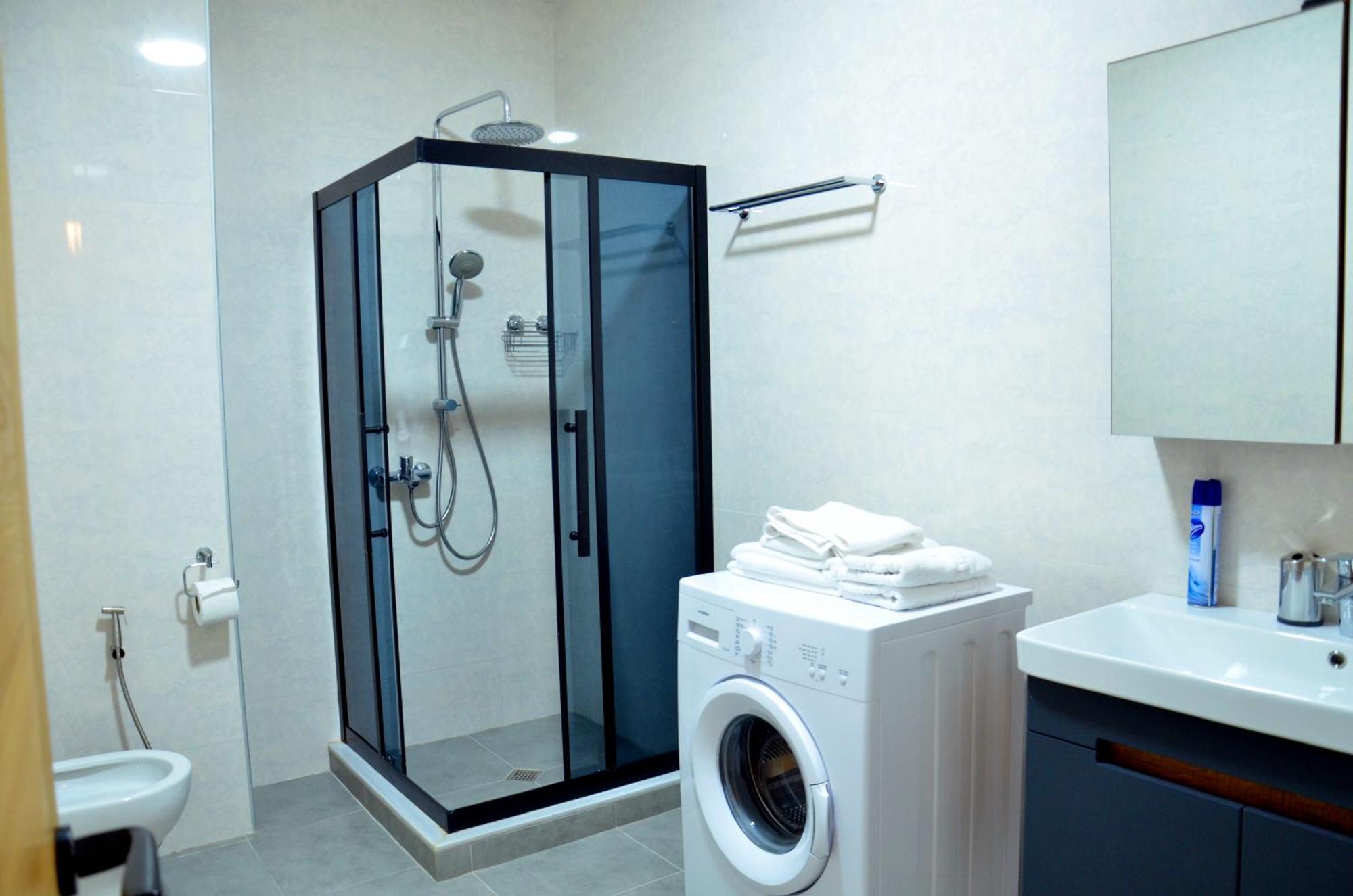 Season Suite Apart-Hotel Batoemi Buitenkant foto